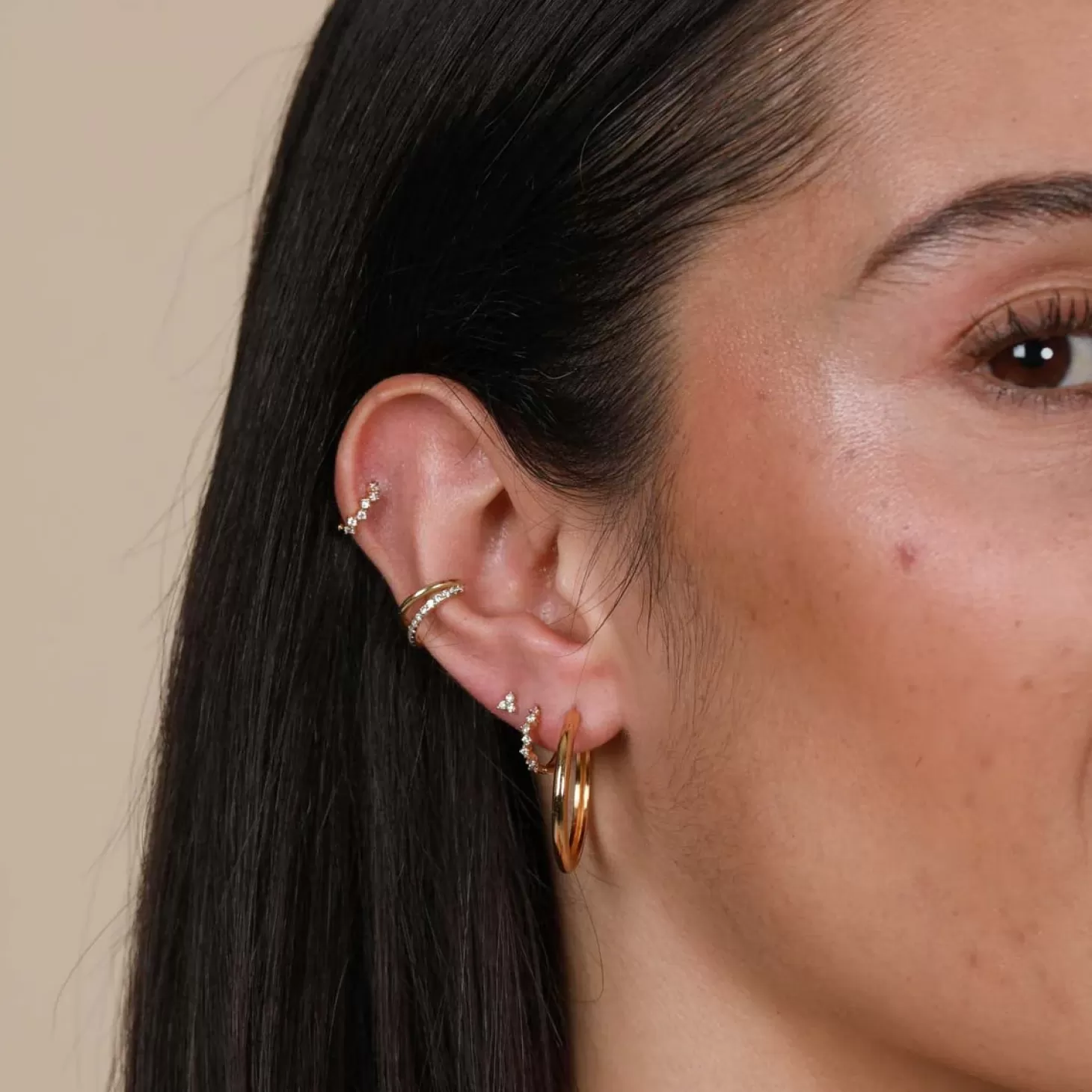 Astrid & Miyu Cluster Hoop 8Mm In Gold 18K Gold Plated Sterling Silver Shop