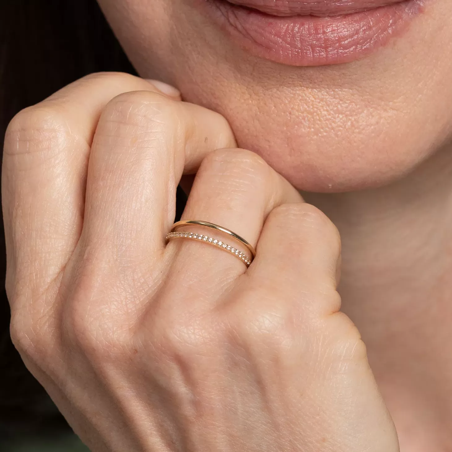 Astrid & Miyu Illusion Topaz Band Ring In Solid Gold 9K Gold Store