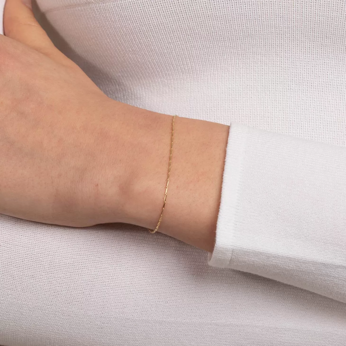 Astrid & Miyu Marylebone Chain Bracelet In Solid Gold 9K Gold Shop