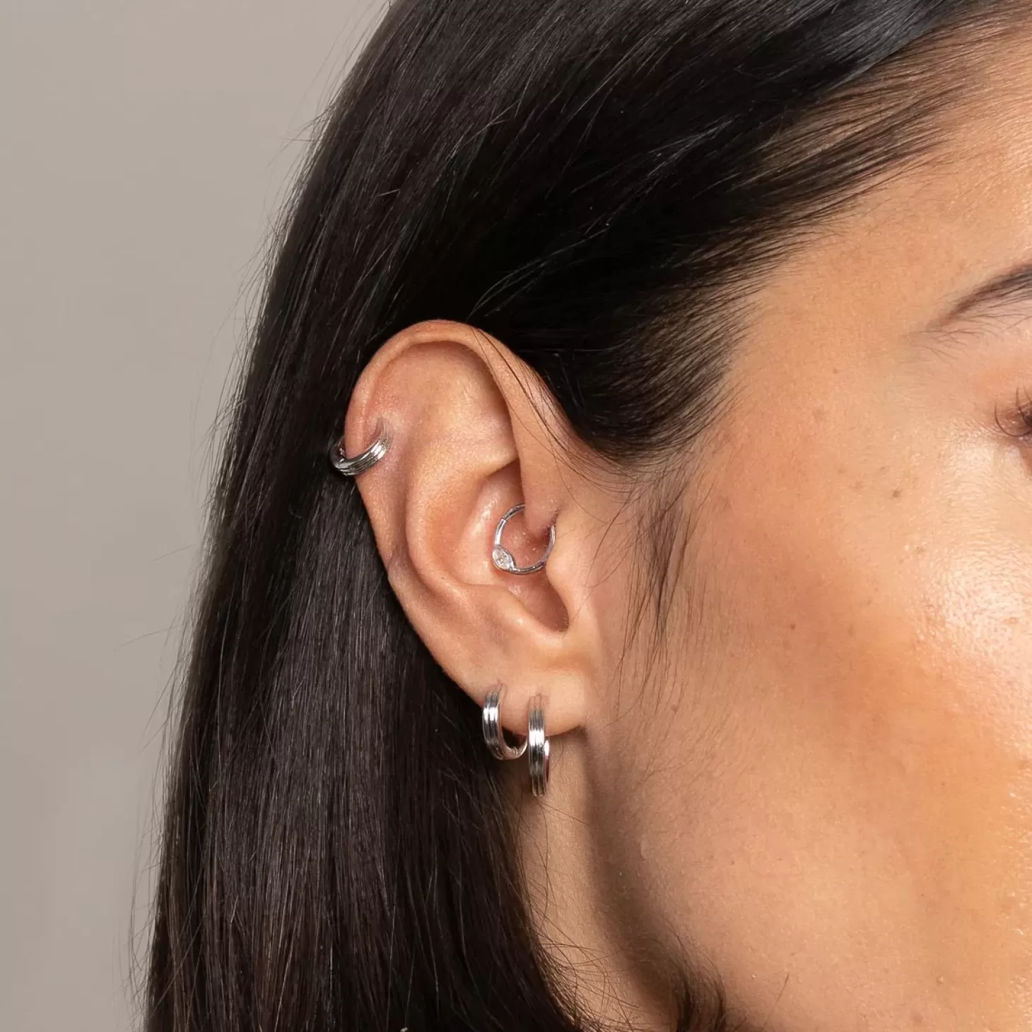 Astrid & Miyu Pleated 6.5Mm Hoop In Silver Rhodium Plated Sterling Silver Fashion